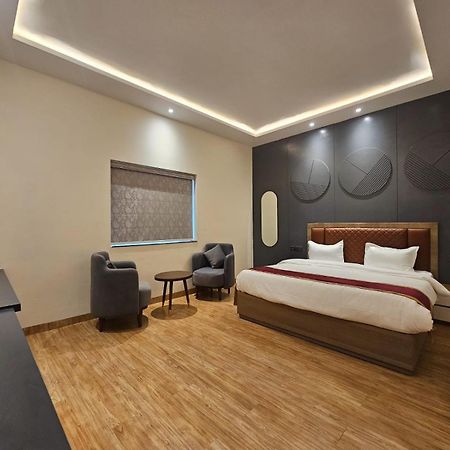 Hotel Elara Dehradun Extérieur photo