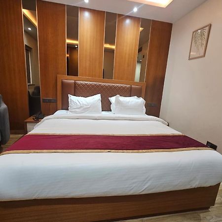 Hotel Elara Dehradun Extérieur photo