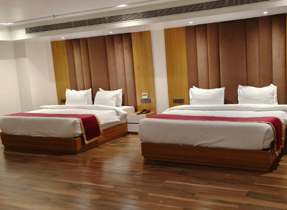 Hotel Elara Dehradun Extérieur photo
