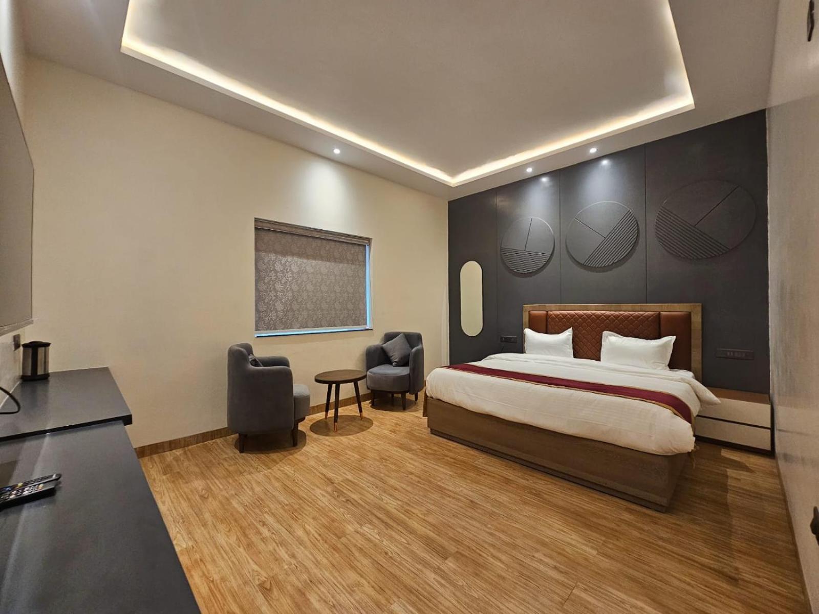 Hotel Elara Dehradun Extérieur photo